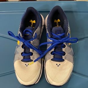 New Under Armour size 6Y sneakers